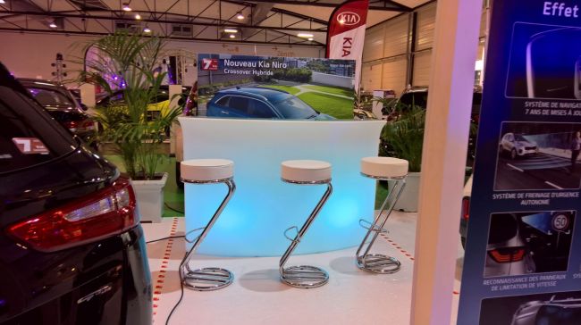Location de break bar lumineux a led pour stand au parc expo de Rouen